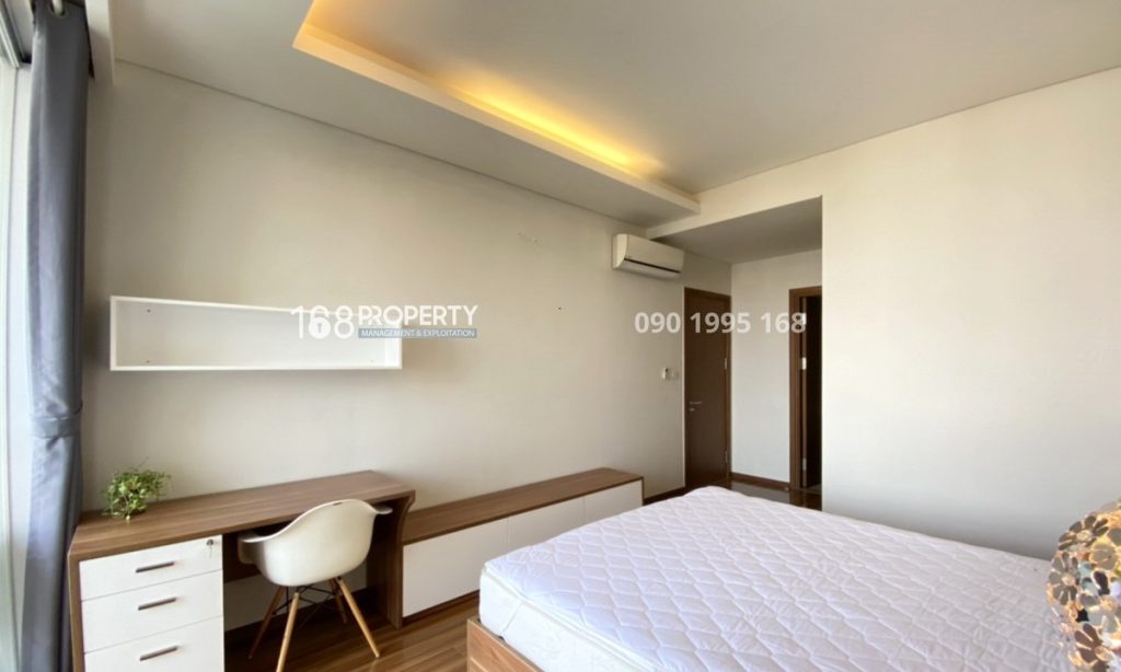 Cho thuê căn hộ Thảo Điền Pearl 2 phòng ngủ tầng cao nội thất xịn view hồ bơi