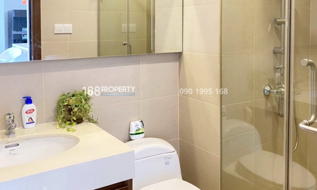 Cho thuê căn hộ Thảo Điền Pearl 2 phòng ngủ tầng cao nội thất xịn view hồ bơi